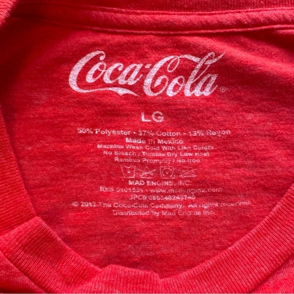 Coca-Cola Red Graphic T-Shirt - Size Large - Picture 4 of 6